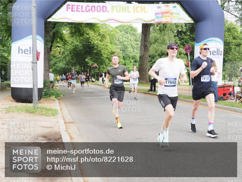 29.06.2025 - hella hamburg halbmarathon MichiJ http://msf.ph/oto/8221628 29.06.2025 10:24:27 Zwischen KM18-KM19 1889, 4944, 5554, 12751, 13252, 14629, 14841, 16123, 17022, 17306, 17643, 18183 meine-sportfotos.de
