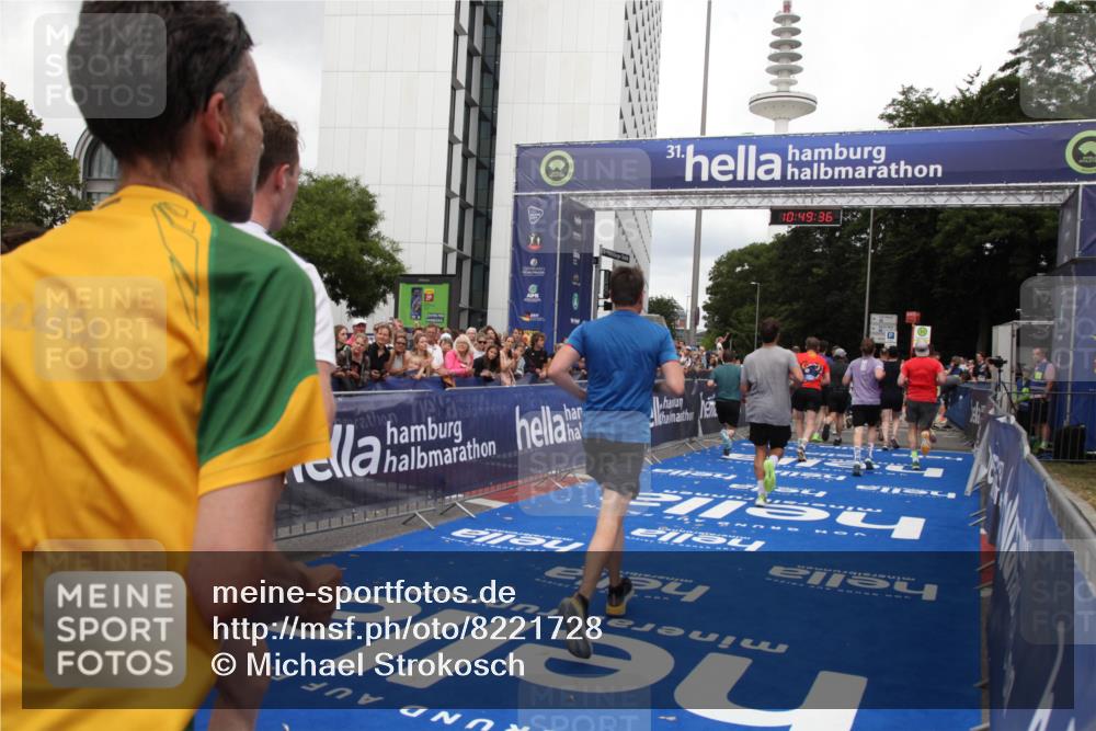 29.06.2025 - hella hamburg halbmarathon Michael Strokosch http://msf.ph/oto/8221728 29.06.2025 10:49:35 Ziel 1342, 1476, 2516, 2592, 2596, 2878, 2889, 5705, 8437, 8689, 8813, 9038, 9649, 11339, 11340, 11679, 11779, 12094, 13233, 13269, 14562, 14838, 15392, 15857, 16114, 16592, 16738, 16891, 17001, 18476, 18887, 18960 meine-sportfotos.de
