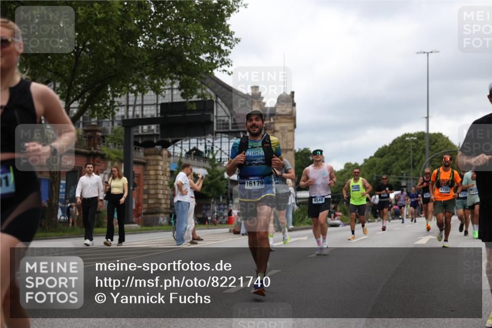 29.06.2025 - hella hamburg halbmarathon Yannick Fuchs http://msf.ph/oto/8221740 29.06.2025 10:46:07 20KM 2287, 2396, 2397, 2595, 4140, 4814, 5008, 5032, 5093, 5102, 5399, 5482, 6286, 6390, 6657, 7130, 7409, 7724, 7732, 8139, 8371, 8661, 8710, 8977, 9082, 9093, 9876, 10115, 11551, 12367, 12580, 13015, 13047, 13051, 13327, 13792, 14122, 14300, 14561, 15356, 15427, 15727, 15829, 15831, 16003, 16179, 16357, 16591, 17997, 18475, 18801, 18869, 18982 meine-sportfotos.de