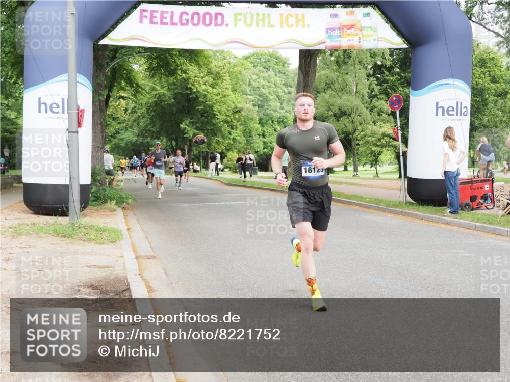 29.06.2025 - hella hamburg halbmarathon MichiJ http://msf.ph/oto/8221752 29.06.2025 10:24:28 Zwischen KM18-KM19 1889, 4944, 12751, 13252, 14629, 14841, 15621, 16123, 17022, 17306, 17643, 18183 meine-sportfotos.de