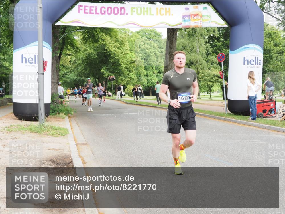 29.06.2025 - hella hamburg halbmarathon MichiJ http://msf.ph/oto/8221770 29.06.2025 10:24:28 Zwischen KM18-KM19 1889, 4944, 12751, 13252, 14629, 14841, 15621, 16123, 17022, 17306, 17643, 18183 meine-sportfotos.de