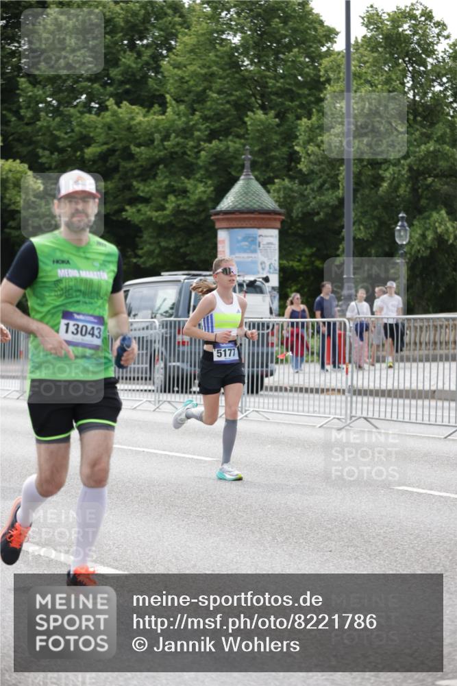 29.06.2025 - hella hamburg halbmarathon Jannik Wohlers http://msf.ph/oto/8221786 29.06.2025 10:27:22 Lombardsbrücke 1148, 2080, 3389, 5177, 6214, 7764, 7978, 8085, 9688, 10412, 10413, 12823, 13043, 13860, 14206, 15607, 16569, 16804, 16838, 17427, 18012, 18301, 18626 meine-sportfotos.de