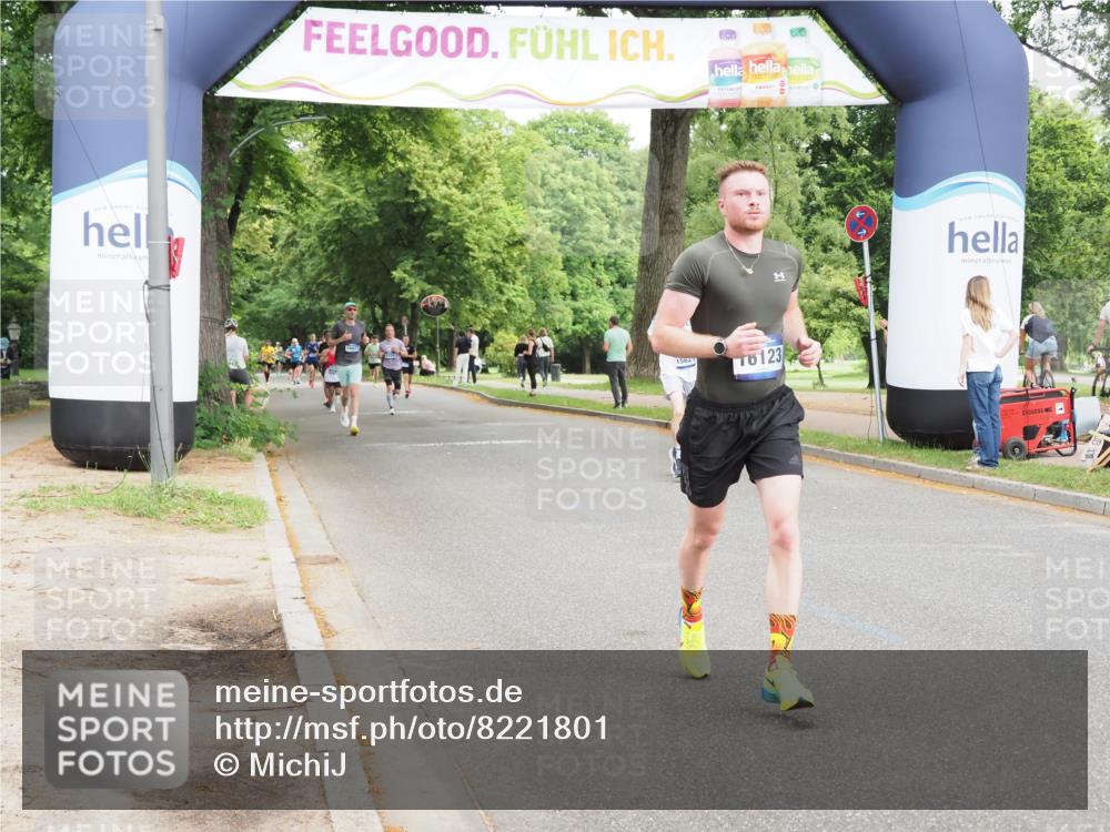 29.06.2025 - hella hamburg halbmarathon MichiJ http://msf.ph/oto/8221801 29.06.2025 10:24:28 Zwischen KM18-KM19 1889, 4944, 12751, 13252, 14629, 14841, 15621, 16123, 17022, 17306, 17643, 18183 meine-sportfotos.de