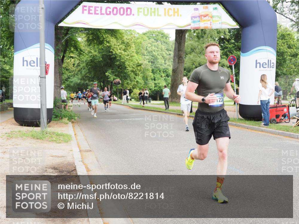 29.06.2025 - hella hamburg halbmarathon MichiJ http://msf.ph/oto/8221814 29.06.2025 10:24:28 Zwischen KM18-KM19 1889, 4944, 12751, 13252, 14629, 14841, 15621, 16123, 17022, 17306, 17643, 18183 meine-sportfotos.de