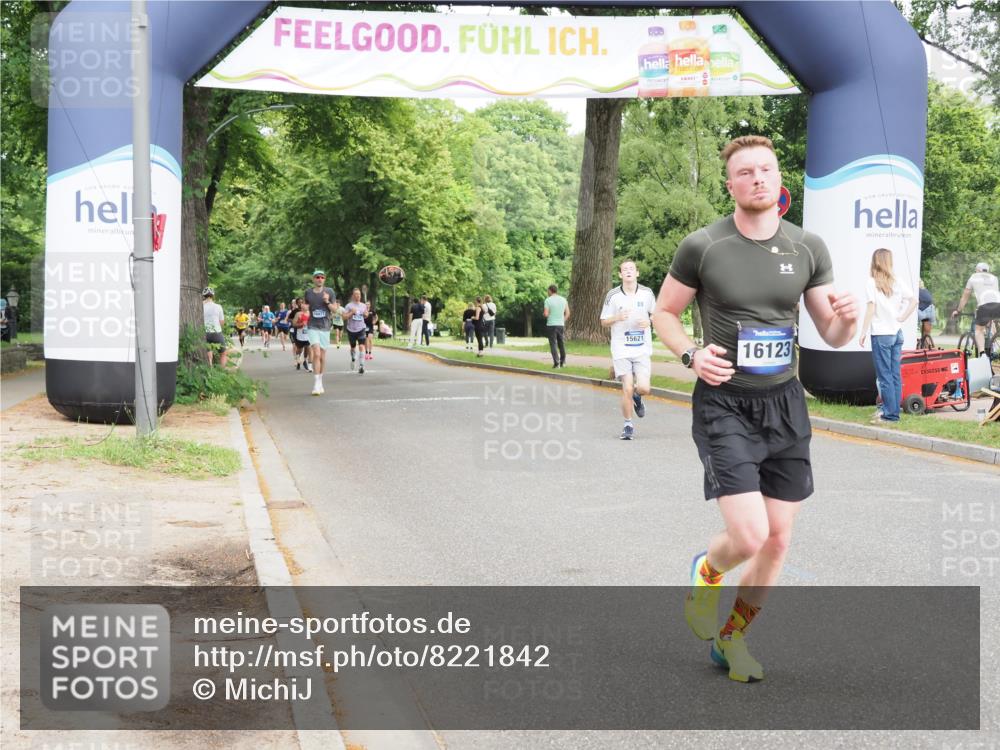 29.06.2025 - hella hamburg halbmarathon MichiJ http://msf.ph/oto/8221842 29.06.2025 10:24:28 Zwischen KM18-KM19 1889, 4944, 12751, 13252, 14629, 14841, 15621, 16123, 17022, 17306, 17643, 18183 meine-sportfotos.de