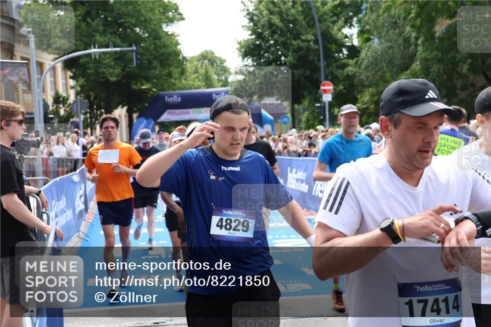 29.06.2025 - hella hamburg halbmarathon Zöllner http://msf.ph/oto/8221850 29.06.2025 11:26:52 Ziel 3003, 3529, 3591, 3592, 5122, 5759, 6598, 6640, 6663, 7529, 7772, 11668, 12041, 14053, 15104, 16457, 16735, 17416, 17529, 18278, 18865, 18949, 19124 meine-sportfotos.de