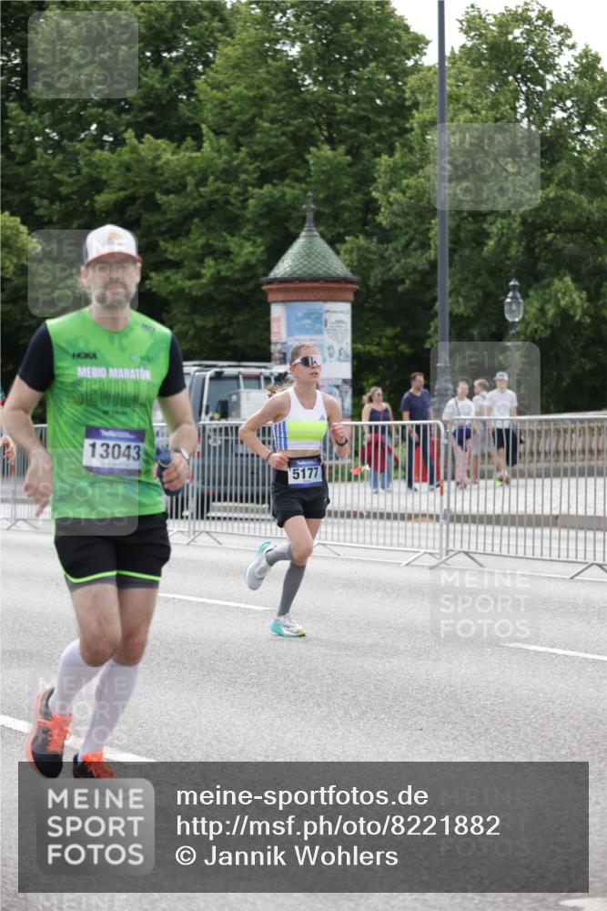 29.06.2025 - hella hamburg halbmarathon Jannik Wohlers http://msf.ph/oto/8221882 29.06.2025 10:27:22 Lombardsbrücke 1148, 2080, 3389, 5177, 6214, 7764, 7978, 8085, 9688, 10412, 10413, 12823, 13043, 13860, 14206, 15607, 16569, 16804, 16838, 17427, 18012, 18301, 18626 meine-sportfotos.de