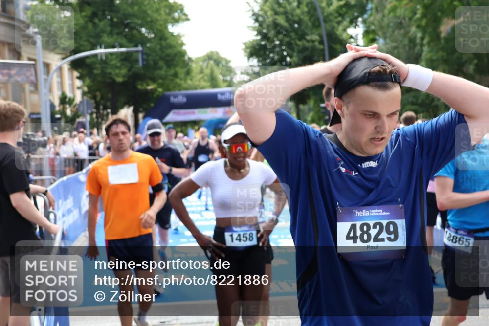 29.06.2025 - hella hamburg halbmarathon Zöllner http://msf.ph/oto/8221886 29.06.2025 11:26:53 Ziel 3003, 3529, 3591, 3592, 5122, 5759, 6598, 6640, 6663, 7529, 7772, 11668, 12041, 14053, 15104, 16381, 16457, 16735, 17416, 18278, 18949, 19124, 19125 meine-sportfotos.de