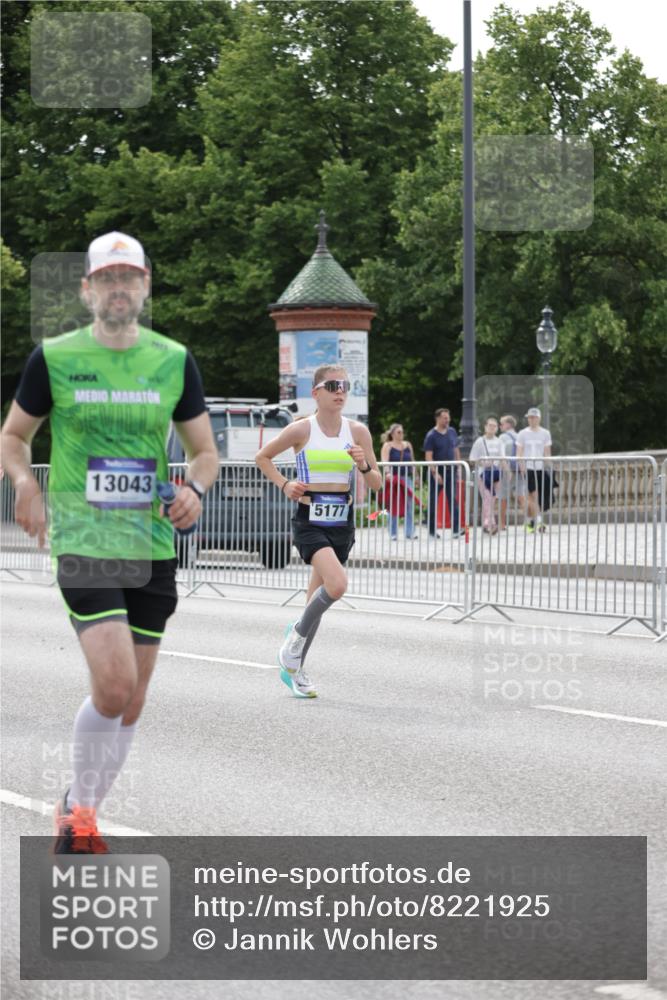 29.06.2025 - hella hamburg halbmarathon Jannik Wohlers http://msf.ph/oto/8221925 29.06.2025 10:27:22 Lombardsbrücke 1148, 2080, 3389, 5177, 6214, 7764, 7978, 8085, 9688, 10412, 10413, 12823, 13043, 13860, 14206, 15607, 16569, 16804, 16838, 17427, 18012, 18301, 18626 meine-sportfotos.de
