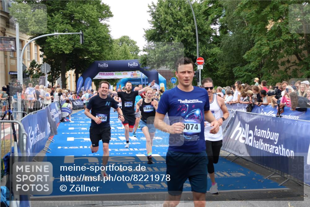29.06.2025 - hella hamburg halbmarathon Zöllner http://msf.ph/oto/8221978 29.06.2025 10:52:24 Ziel 4140, 4419, 4587, 6164, 7896, 9074, 13211, 13707, 15144, 15446, 17773, 17997 meine-sportfotos.de