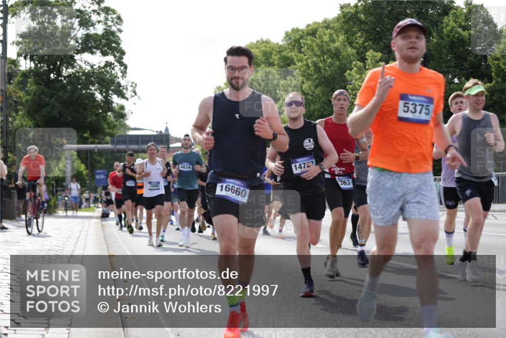 29.06.2025 - hella hamburg halbmarathon Jannik Wohlers http://msf.ph/oto/8221997 29.06.2025 09:51:05 Lombardsbrücke 1136, 1520, 1570, 1912, 1920, 1941, 2880, 2972, 3523, 3700, 4297, 4634, 4759, 4843, 4999, 5375, 5410, 7105, 7363, 7378, 7962, 8871, 9364, 9885, 10480, 11049, 11417, 11959, 13196, 13479, 14201, 14210, 14722, 14816, 15383, 15424, 15542, 15828, 15857, 15862, 16281, 16656, 16660, 17381, 17382, 17492, 17724, 17834, 18013, 18539, 18868, 18970 meine-sportfotos.de