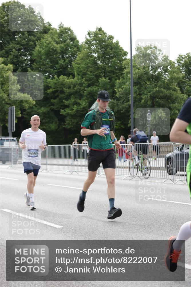 29.06.2025 - hella hamburg halbmarathon Jannik Wohlers http://msf.ph/oto/8222007 29.06.2025 10:27:24 Lombardsbrücke 1148, 2080, 3389, 5177, 6214, 7764, 7978, 8085, 9567, 9688, 10412, 10413, 12823, 13043, 13860, 14206, 15607, 16569, 16804, 16838, 17427, 18301, 18626 meine-sportfotos.de