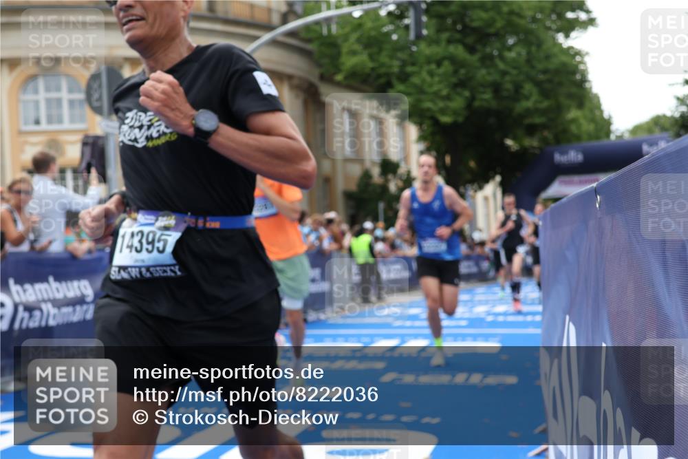 29.06.2025 - hella hamburg halbmarathon Strokosch-Dieckow http://msf.ph/oto/8222036 29.06.2025 10:29:20 Ziel 2075, 8975, 9571, 10156, 12234, 12287, 12337, 13838, 14164, 14395, 15880, 16118, 18737, 19203 meine-sportfotos.de