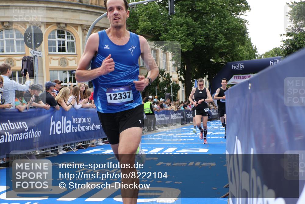 29.06.2025 - hella hamburg halbmarathon Strokosch-Dieckow http://msf.ph/oto/8222104 29.06.2025 10:29:21 Ziel 2075, 8975, 9571, 10156, 12234, 12287, 12337, 13838, 14164, 14395, 15880, 16118, 17197, 18737, 19203 meine-sportfotos.de