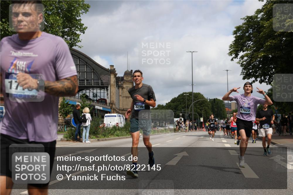 29.06.2025 - hella hamburg halbmarathon Yannick Fuchs http://msf.ph/oto/8222145 29.06.2025 10:33:08 20KM 1042, 1615, 1688, 1710, 2262, 2296, 2719, 2745, 2849, 3014, 3431, 3530, 4148, 5091, 5248, 6095, 6684, 7110, 8091, 10218, 11049, 11281, 11282, 11379, 12137, 12915, 13755, 14688, 14905, 15372, 16075, 16280, 17154, 17623, 17722, 18761 meine-sportfotos.de