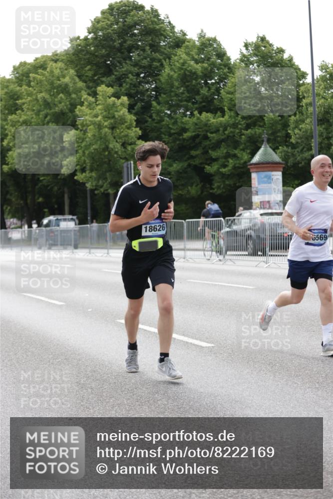 29.06.2025 - hella hamburg halbmarathon Jannik Wohlers http://msf.ph/oto/8222169 29.06.2025 10:27:25 Lombardsbrücke 1148, 2080, 3389, 5177, 6214, 7497, 7764, 7978, 8085, 9567, 9688, 10412, 10413, 12823, 13043, 13860, 14206, 15607, 16569, 16804, 16838, 18301, 18626 meine-sportfotos.de