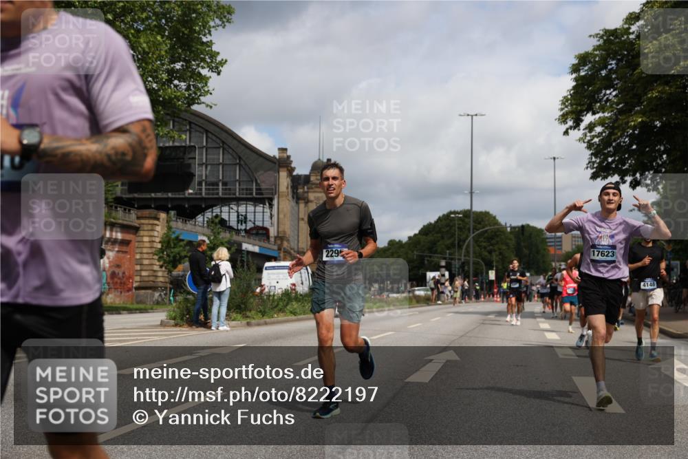 29.06.2025 - hella hamburg halbmarathon Yannick Fuchs http://msf.ph/oto/8222197 29.06.2025 10:33:08 20KM 1042, 1615, 1688, 1710, 2262, 2296, 2719, 2745, 2849, 3014, 3431, 3530, 4148, 5091, 5248, 6095, 6684, 7110, 8091, 10218, 11049, 11281, 11282, 11379, 12137, 12915, 13755, 14688, 14905, 15372, 16075, 16280, 17154, 17623, 17722, 18761 meine-sportfotos.de