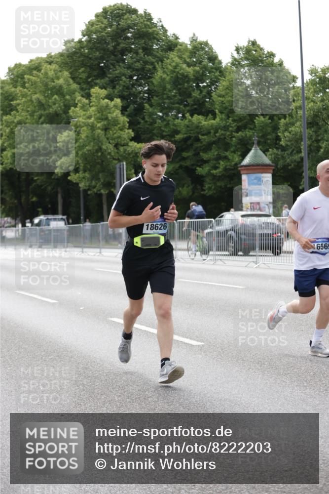 29.06.2025 - hella hamburg halbmarathon Jannik Wohlers http://msf.ph/oto/8222203 29.06.2025 10:27:25 Lombardsbrücke 1148, 2080, 3389, 5177, 6214, 7497, 7764, 7978, 8085, 9567, 9688, 10412, 10413, 12823, 13043, 13860, 14206, 15607, 16569, 16804, 16838, 18301, 18626 meine-sportfotos.de