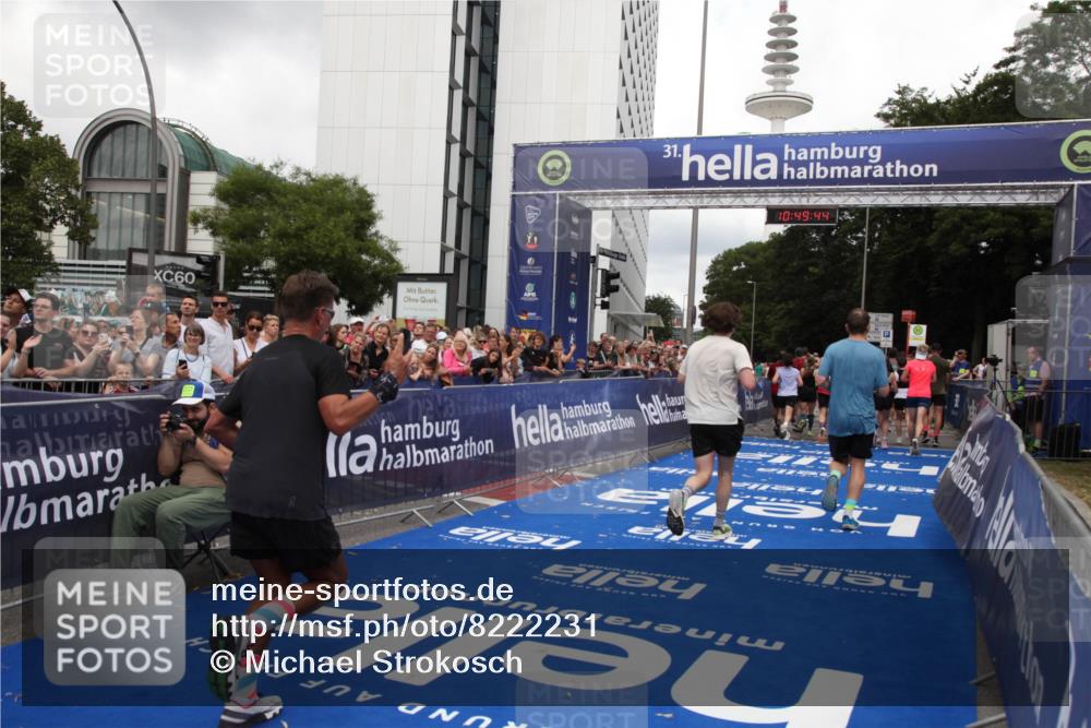 29.06.2025 - hella hamburg halbmarathon Michael Strokosch http://msf.ph/oto/8222231 29.06.2025 10:49:42 Ziel 2504, 2516, 2706, 2889, 2937, 3060, 5705, 5978, 6115, 7332, 9038, 9463, 9619, 9649, 11340, 11679, 11977, 13233, 14562, 15392, 16114, 16592, 16738, 16843, 17001, 18058, 18451 meine-sportfotos.de