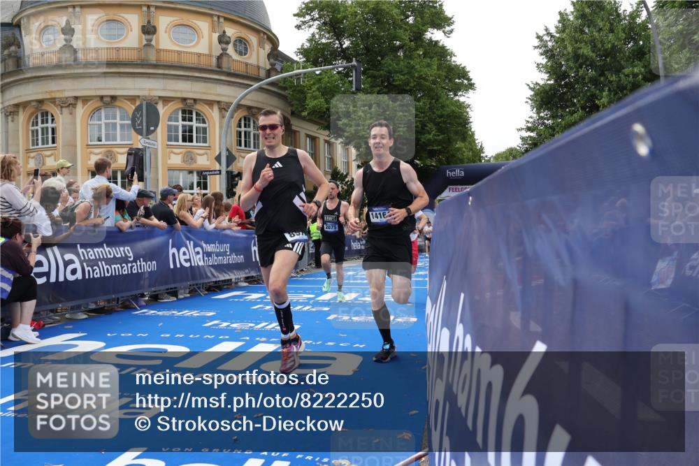 29.06.2025 - hella hamburg halbmarathon Strokosch-Dieckow http://msf.ph/oto/8222250 29.06.2025 10:29:23 Ziel 2021, 2075, 2180, 8975, 9137, 9571, 10156, 10790, 12234, 12287, 12337, 13838, 14164, 14395, 15880, 16118, 17197, 18737, 19203 meine-sportfotos.de