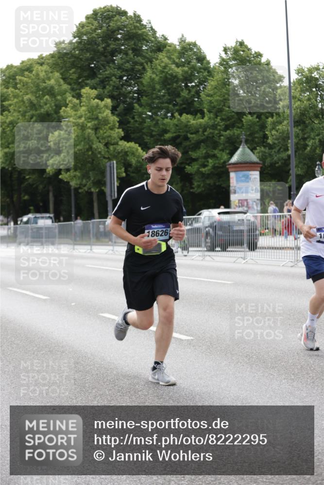 29.06.2025 - hella hamburg halbmarathon Jannik Wohlers http://msf.ph/oto/8222295 29.06.2025 10:27:25 Lombardsbrücke 1148, 2080, 3389, 5177, 6214, 7497, 7764, 7978, 8085, 9567, 9688, 10412, 10413, 12823, 13043, 13860, 14206, 15607, 16569, 16804, 16838, 18301, 18626 meine-sportfotos.de