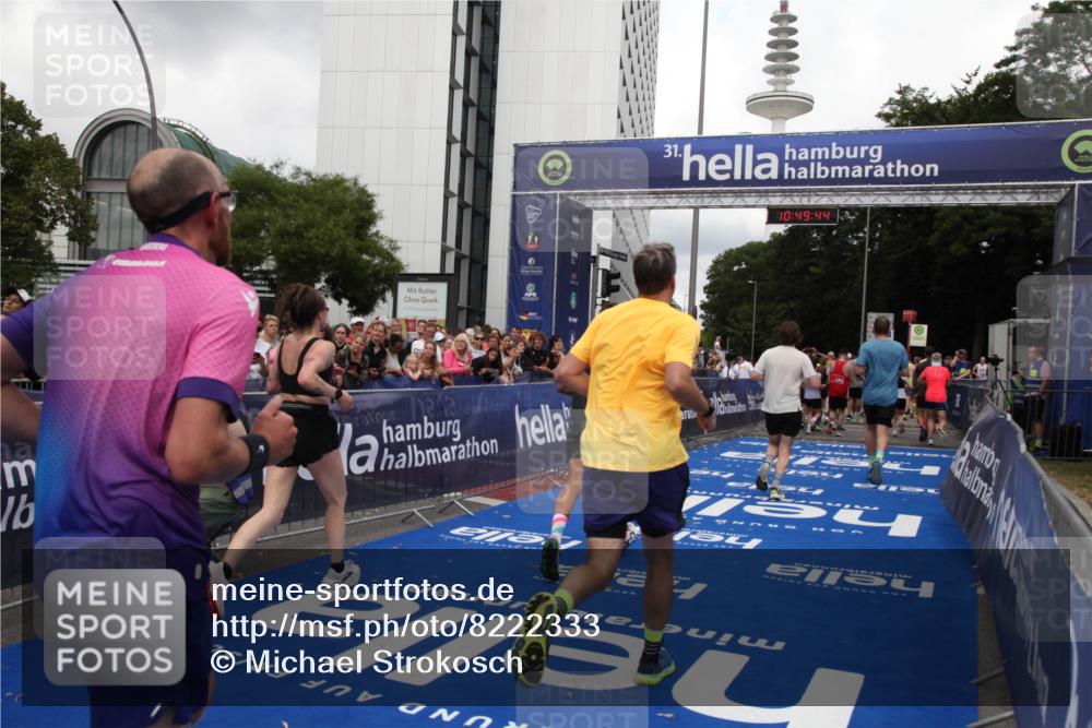 29.06.2025 - hella hamburg halbmarathon Michael Strokosch http://msf.ph/oto/8222333 29.06.2025 10:49:43 Ziel 2504, 2516, 2706, 2889, 2937, 3060, 5705, 5978, 6115, 7332, 9038, 9463, 9619, 9649, 11679, 11977, 14562, 15392, 16738, 16843, 16877, 17001, 18058, 18451, 18926 meine-sportfotos.de