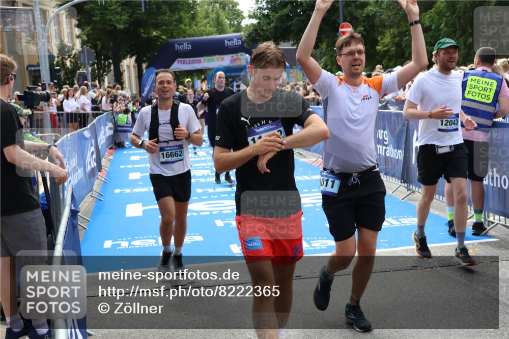 29.06.2025 - hella hamburg halbmarathon Zöllner http://msf.ph/oto/8222365 29.06.2025 11:27:04 Ziel 1011, 1294, 3768, 6270, 8799, 11117, 11981, 12043, 13382, 14155, 16662, 16801 meine-sportfotos.de