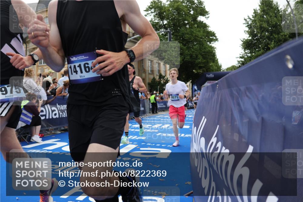 29.06.2025 - hella hamburg halbmarathon Strokosch-Dieckow http://msf.ph/oto/8222369 29.06.2025 10:29:24 Ziel 2021, 2075, 2180, 8975, 9137, 9571, 10156, 10790, 12234, 12287, 13838, 14164, 15880, 16118, 17197, 18737, 19203 meine-sportfotos.de
