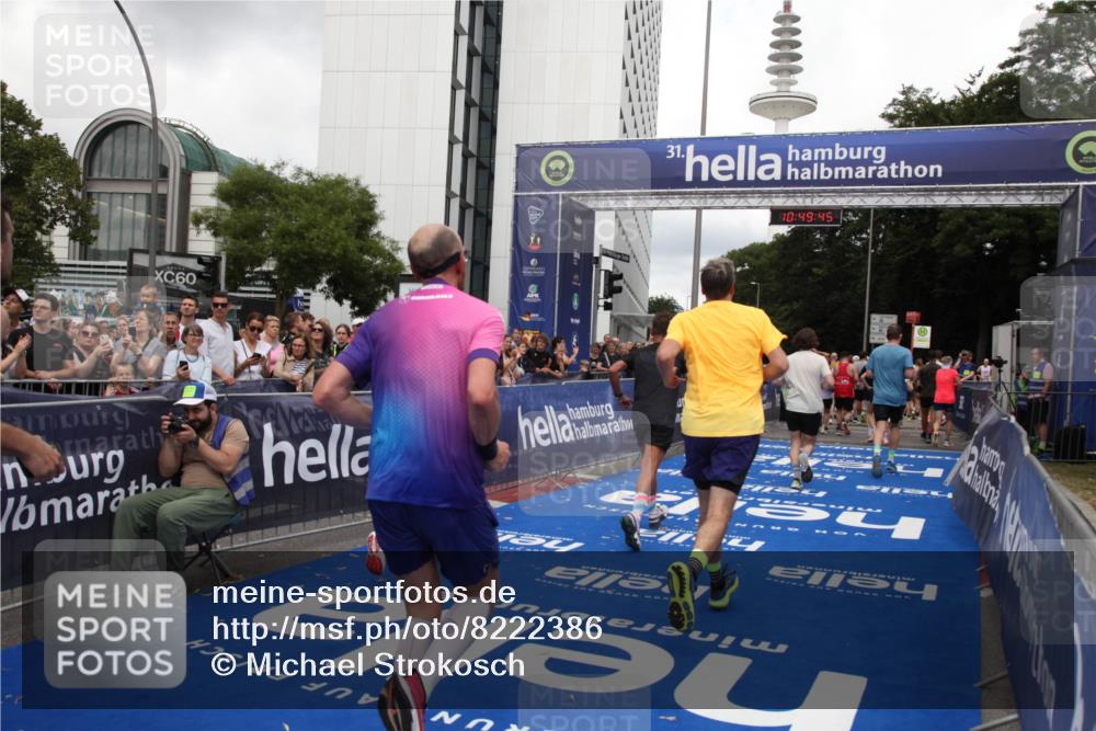 29.06.2025 - hella hamburg halbmarathon Michael Strokosch http://msf.ph/oto/8222386 29.06.2025 10:49:44 Ziel 2504, 2706, 2937, 3060, 3543, 5894, 5978, 6115, 7332, 9038, 9463, 9619, 9649, 11679, 11977, 15392, 16843, 16877, 17001, 17282, 18058, 18451, 18926 meine-sportfotos.de