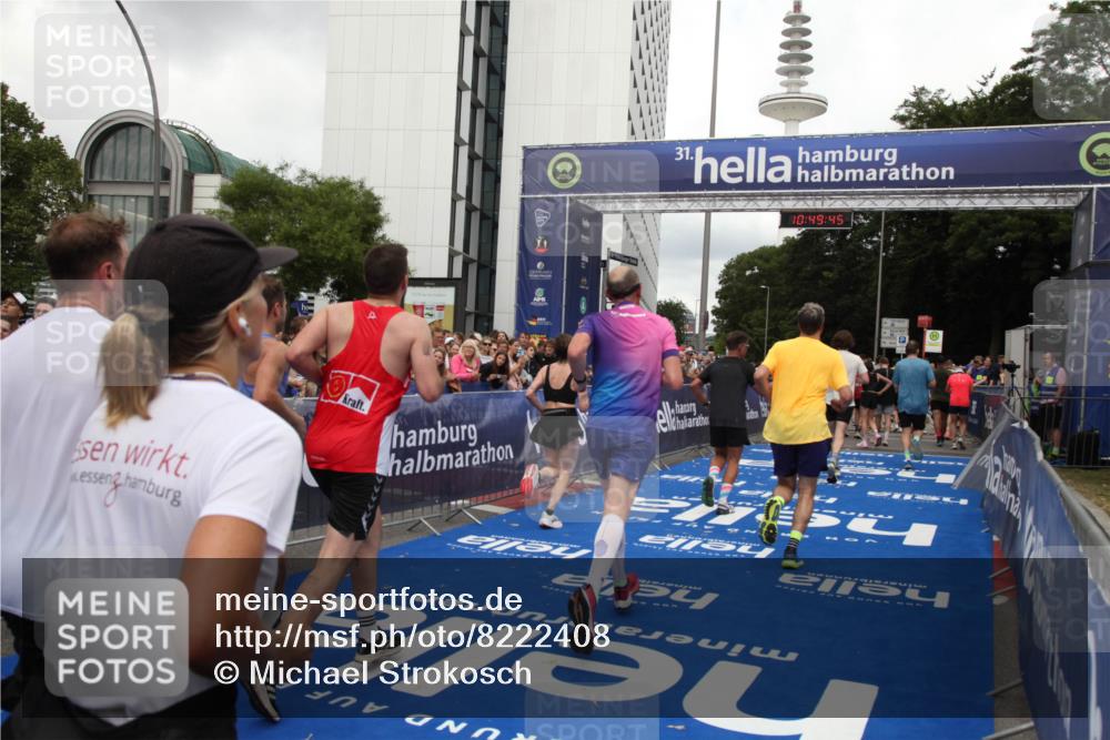29.06.2025 - hella hamburg halbmarathon Michael Strokosch http://msf.ph/oto/8222408 29.06.2025 10:49:44 Ziel 2504, 2706, 2937, 3060, 3543, 5894, 5978, 6115, 7332, 9038, 9463, 9619, 9649, 11679, 11977, 15392, 16843, 16877, 17001, 17282, 18058, 18451, 18926 meine-sportfotos.de