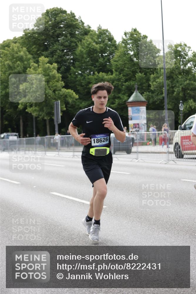 29.06.2025 - hella hamburg halbmarathon Jannik Wohlers http://msf.ph/oto/8222431 29.06.2025 10:27:25 Lombardsbrücke 1148, 2080, 3389, 5177, 6214, 7497, 7764, 7978, 8085, 9567, 9688, 10412, 10413, 12823, 13043, 13860, 14206, 15607, 16569, 16804, 16838, 18301, 18626 meine-sportfotos.de