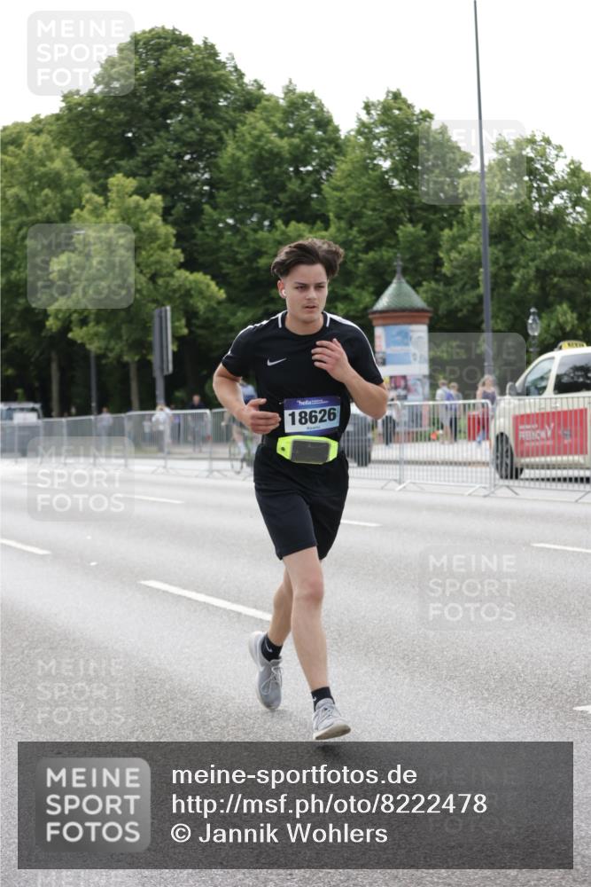 29.06.2025 - hella hamburg halbmarathon Jannik Wohlers http://msf.ph/oto/8222478 29.06.2025 10:27:25 Lombardsbrücke 1148, 2080, 3389, 5177, 6214, 7497, 7764, 7978, 8085, 9567, 9688, 10412, 10413, 12823, 13043, 13860, 14206, 15607, 16569, 16804, 16838, 18301, 18626 meine-sportfotos.de