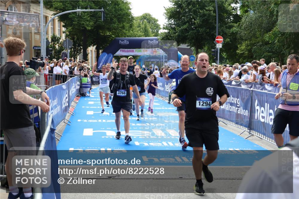 29.06.2025 - hella hamburg halbmarathon Zöllner http://msf.ph/oto/8222528 29.06.2025 11:27:07 Ziel 1294, 1444, 3768, 4877, 5178, 6270, 8799, 11117, 11981, 13382, 14155, 15024, 16182, 16801 meine-sportfotos.de