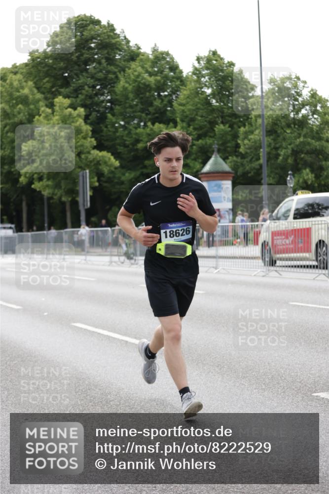 29.06.2025 - hella hamburg halbmarathon Jannik Wohlers http://msf.ph/oto/8222529 29.06.2025 10:27:25 Lombardsbrücke 1148, 2080, 3389, 5177, 6214, 7497, 7764, 7978, 8085, 9567, 9688, 10412, 10413, 12823, 13043, 13860, 14206, 15607, 16569, 16804, 16838, 18301, 18626 meine-sportfotos.de