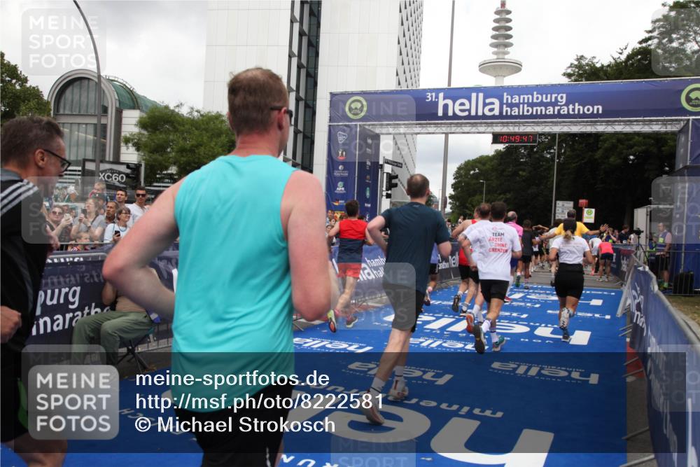29.06.2025 - hella hamburg halbmarathon Michael Strokosch http://msf.ph/oto/8222581 29.06.2025 10:49:46 Ziel 2504, 2706, 2937, 3060, 3543, 5894, 5978, 6115, 6125, 7332, 9463, 9551, 9619, 9723, 9924, 11977, 13159, 14794, 16843, 16877, 17282, 17753, 18058, 18451, 18926 meine-sportfotos.de