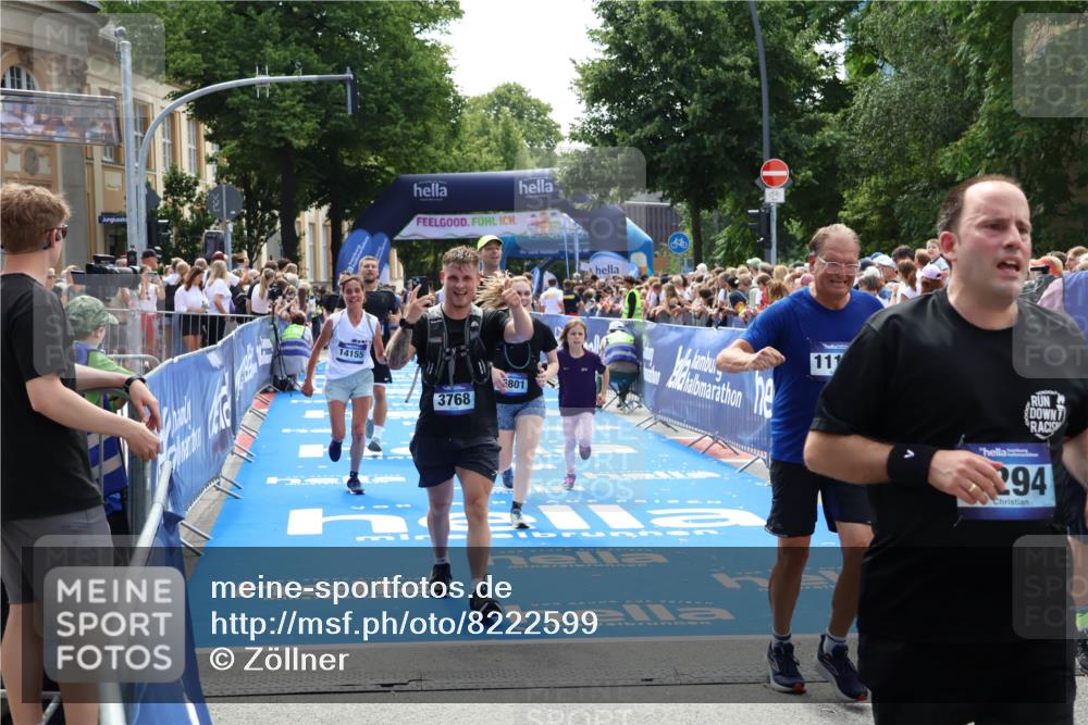 29.06.2025 - hella hamburg halbmarathon Zöllner http://msf.ph/oto/8222599 29.06.2025 11:27:08 Ziel 1444, 3768, 4824, 4826, 4877, 5178, 6270, 8799, 10240, 11117, 11981, 13382, 14155, 15024, 16182, 16801 meine-sportfotos.de