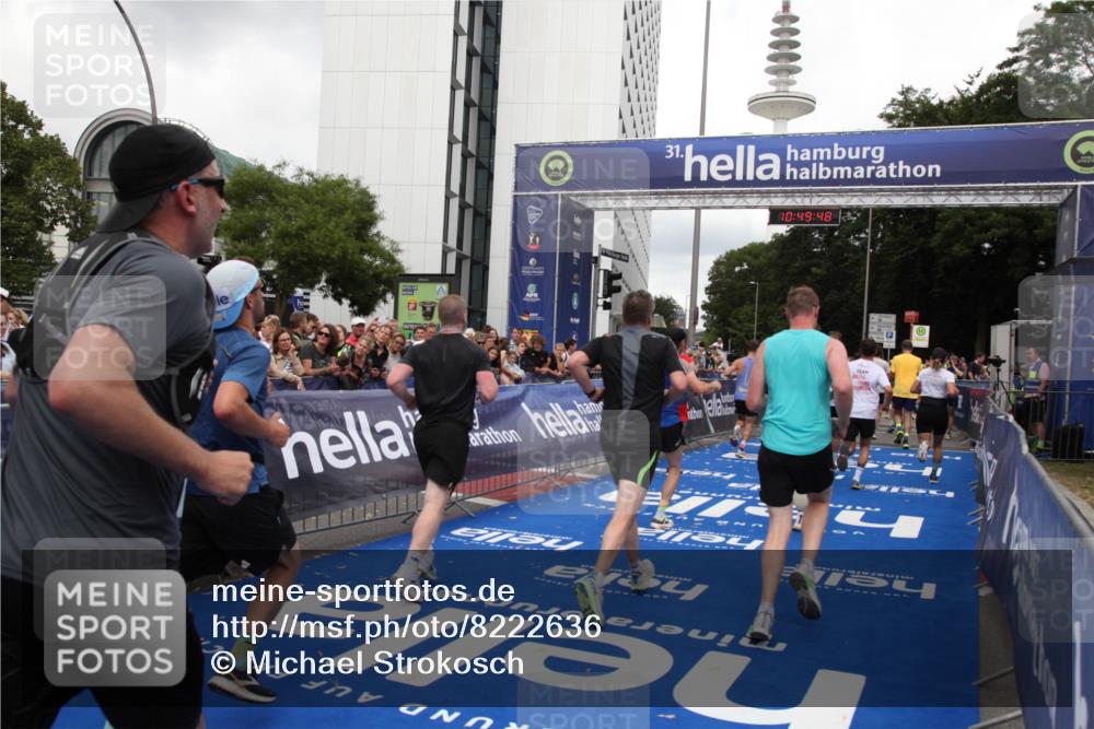 29.06.2025 - hella hamburg halbmarathon Michael Strokosch http://msf.ph/oto/8222636 29.06.2025 10:49:47 Ziel 2504, 2706, 2937, 3060, 3543, 5894, 5978, 6115, 6125, 7332, 9463, 9551, 9619, 9723, 9924, 13159, 14794, 16843, 16877, 17282, 17753, 18058, 18451, 18926 meine-sportfotos.de