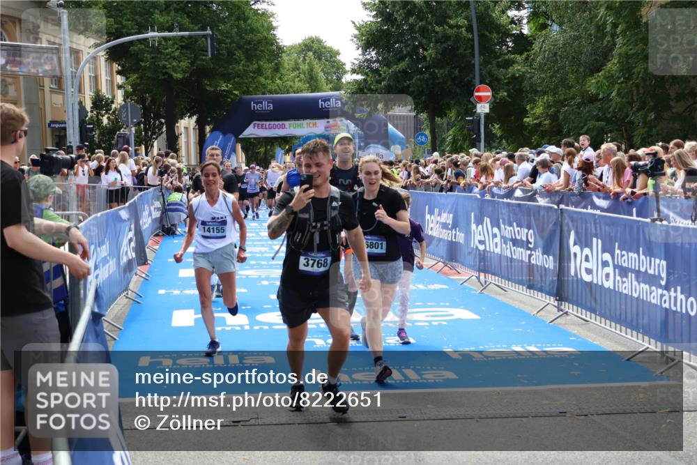 29.06.2025 - hella hamburg halbmarathon Zöllner http://msf.ph/oto/8222651 29.06.2025 11:27:09 Ziel 1444, 3768, 4824, 4826, 4877, 5178, 6249, 6270, 8799, 9152, 10240, 11981, 13382, 14155, 15024, 16182, 16801 meine-sportfotos.de