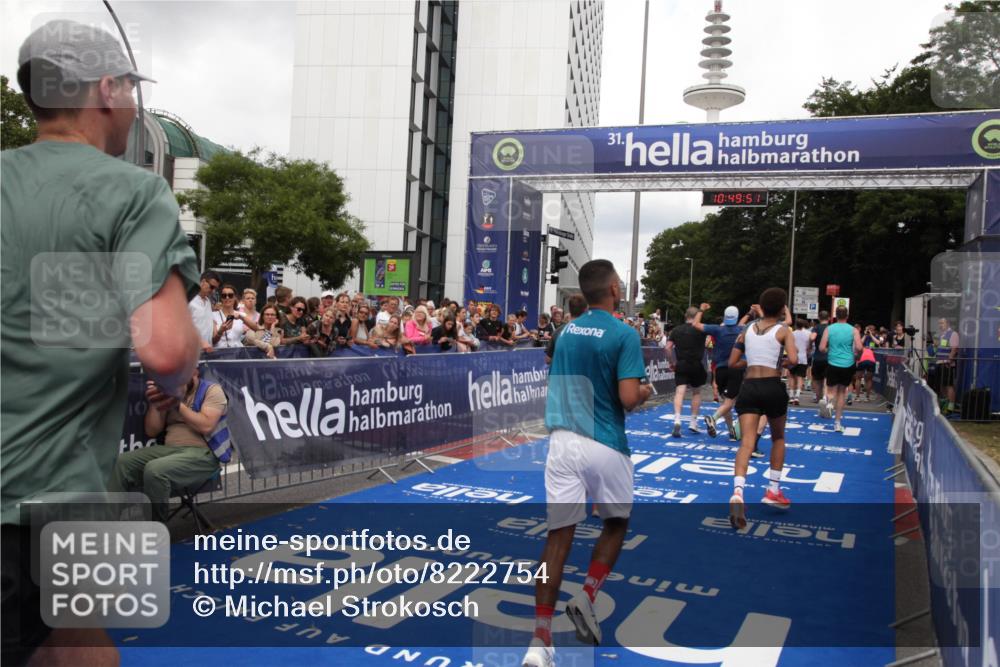 29.06.2025 - hella hamburg halbmarathon Michael Strokosch http://msf.ph/oto/8222754 29.06.2025 10:49:50 Ziel 2706, 3060, 3543, 5894, 6125, 7332, 9200, 9551, 9619, 9723, 9924, 11975, 13159, 14794, 16800, 16843, 16877, 17282, 17753, 18451, 18926 meine-sportfotos.de