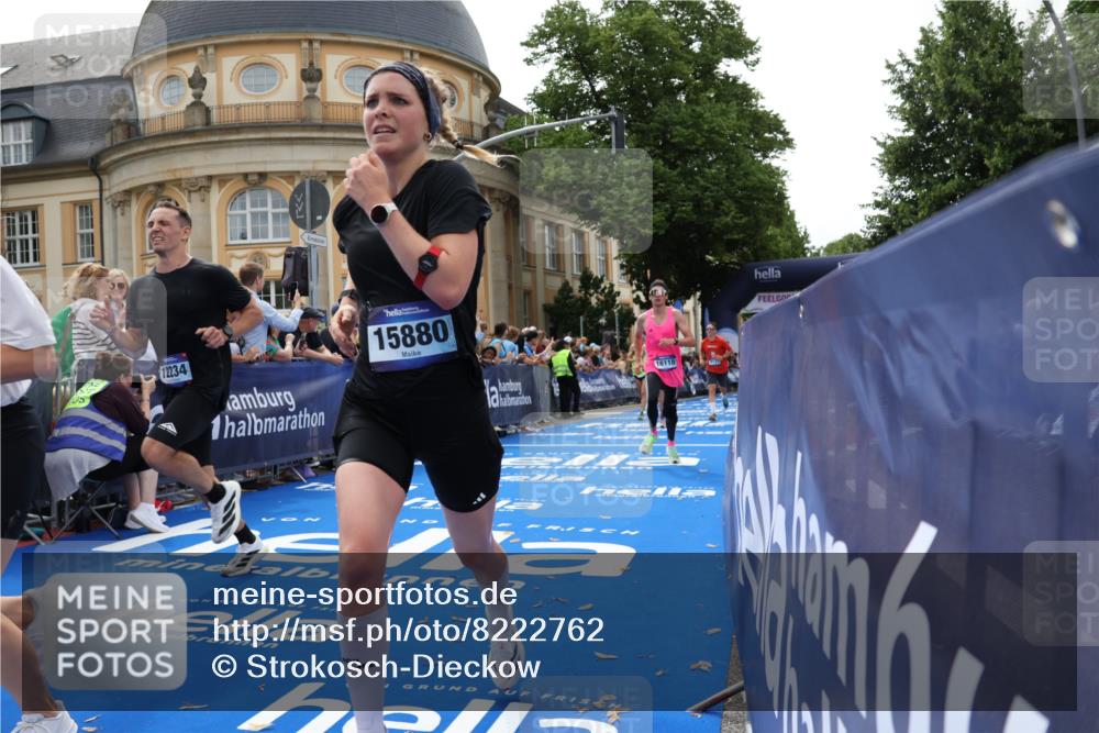 29.06.2025 - hella hamburg halbmarathon Strokosch-Dieckow http://msf.ph/oto/8222762 29.06.2025 10:29:29 Ziel 2021, 2180, 6781, 8784, 9137, 10156, 10790, 12234, 13838, 15880, 16118, 17197, 18422, 18699, 18737, 19203, 19204 meine-sportfotos.de