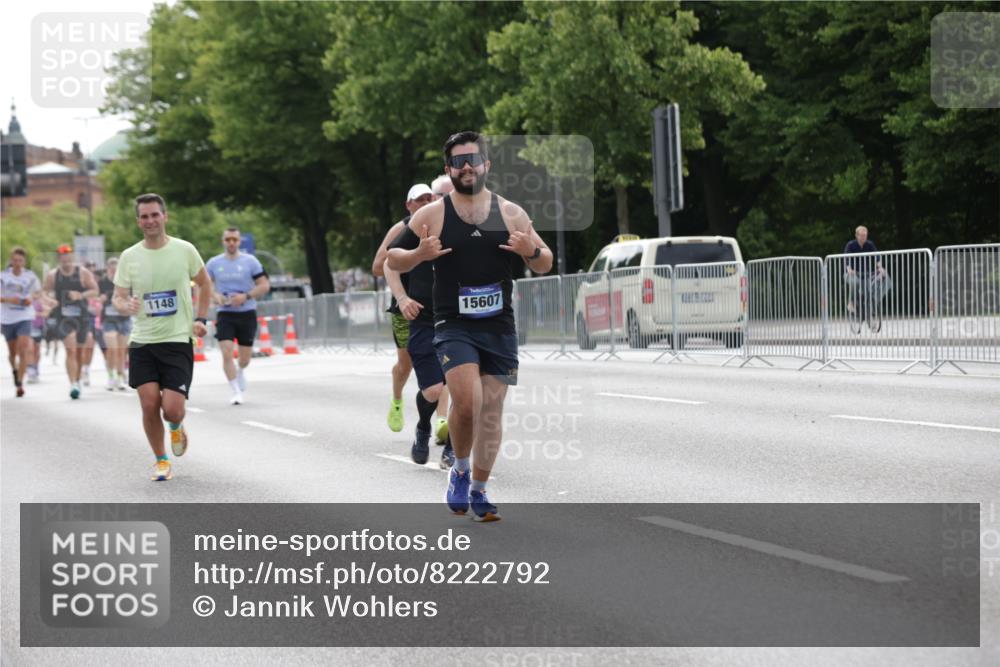 29.06.2025 - hella hamburg halbmarathon Jannik Wohlers http://msf.ph/oto/8222792 29.06.2025 10:27:28 Lombardsbrücke 1148, 2080, 3389, 5177, 5847, 6632, 7497, 7978, 8085, 9567, 9688, 11692, 11739, 12780, 12823, 13043, 13860, 15607, 16569, 16804, 16838, 18301, 18626 meine-sportfotos.de