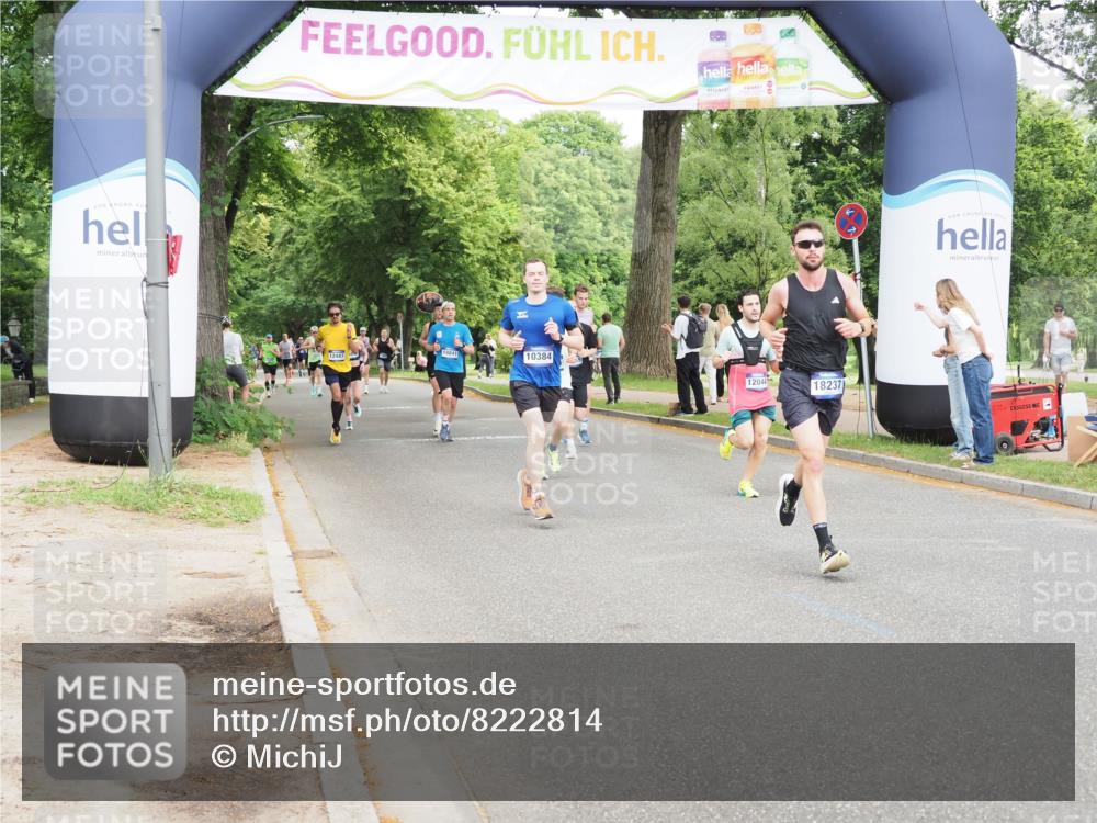 29.06.2025 - hella hamburg halbmarathon MichiJ http://msf.ph/oto/8222814 29.06.2025 10:24:41 Zwischen KM18-KM19 3809, 6704, 10384, 11120, 12044, 13798, 14622, 15348, 15415, 15931, 18237 meine-sportfotos.de