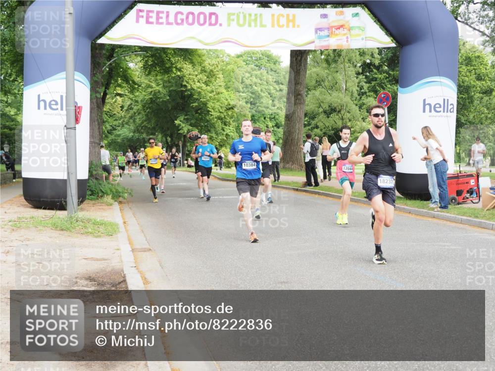 29.06.2025 - hella hamburg halbmarathon MichiJ http://msf.ph/oto/8222836 29.06.2025 10:24:41 Zwischen KM18-KM19 3809, 6704, 10384, 11120, 12044, 13798, 14622, 15348, 15415, 15931, 18237 meine-sportfotos.de