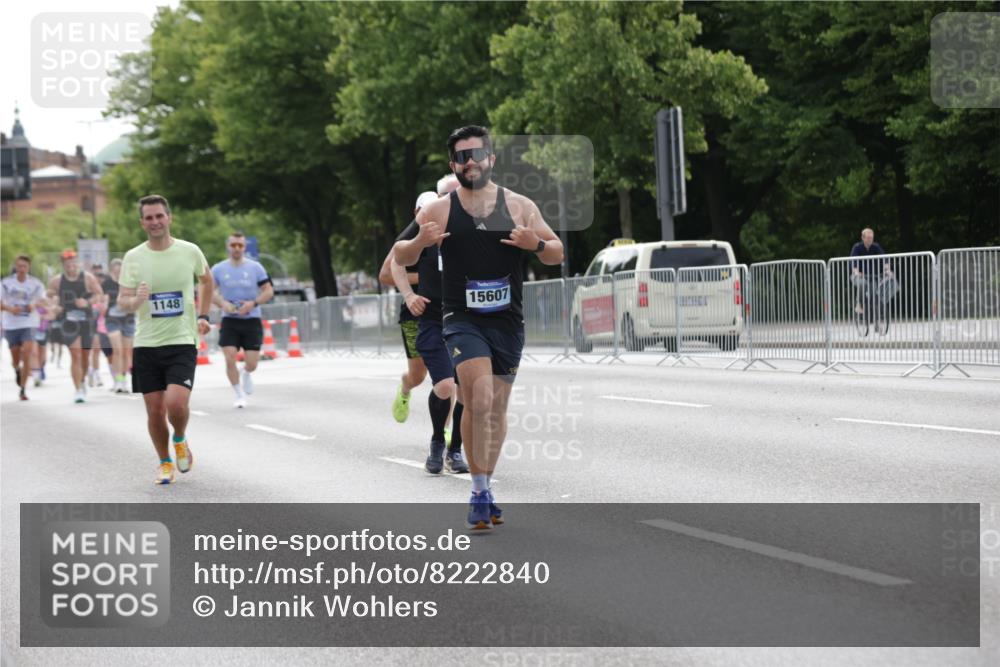 29.06.2025 - hella hamburg halbmarathon Jannik Wohlers http://msf.ph/oto/8222840 29.06.2025 10:27:28 Lombardsbrücke 1148, 2080, 3389, 5177, 5847, 6632, 7497, 7978, 8085, 9567, 9688, 11692, 11739, 12780, 12823, 13043, 13860, 15607, 16569, 16804, 16838, 18301, 18626 meine-sportfotos.de
