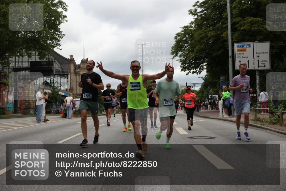 29.06.2025 - hella hamburg halbmarathon Yannick Fuchs http://msf.ph/oto/8222850 29.06.2025 10:46:12 20KM 2287, 2397, 2595, 4140, 4557, 4837, 5032, 5093, 5116, 5399, 5482, 6390, 7130, 7312, 7409, 7724, 7732, 8139, 8661, 8977, 9082, 9093, 9145, 9876, 10115, 11459, 11551, 12367, 12580, 13047, 13051, 13327, 14122, 14300, 14561, 15001, 15275, 15356, 15427, 15506, 15727, 15829, 15831, 16003, 16179, 16357, 16591, 17997, 18801, 18982 meine-sportfotos.de