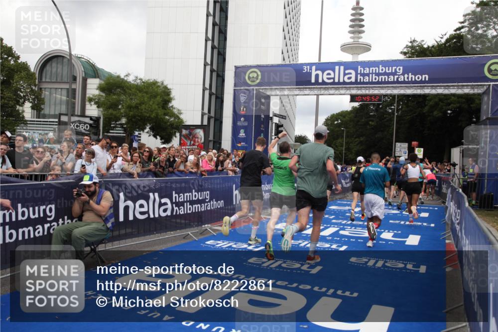 29.06.2025 - hella hamburg halbmarathon Michael Strokosch http://msf.ph/oto/8222861 29.06.2025 10:49:51 Ziel 3060, 3543, 4017, 5460, 5894, 6125, 7332, 9126, 9200, 9551, 9619, 9723, 9924, 11975, 13159, 13463, 14794, 16800, 16877, 17282, 17753, 18926, 19122 meine-sportfotos.de