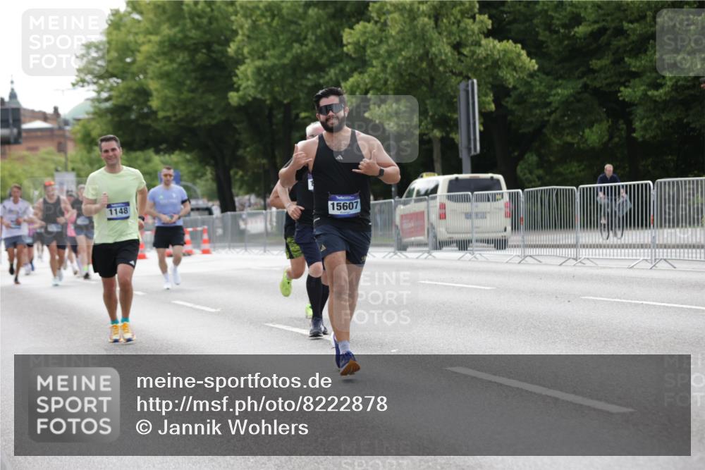 29.06.2025 - hella hamburg halbmarathon Jannik Wohlers http://msf.ph/oto/8222878 29.06.2025 10:27:28 Lombardsbrücke 1148, 2080, 3389, 5177, 5847, 6632, 7497, 7978, 8085, 9567, 9688, 11692, 11739, 12780, 12823, 13043, 13860, 15607, 16569, 16804, 16838, 18301, 18626 meine-sportfotos.de