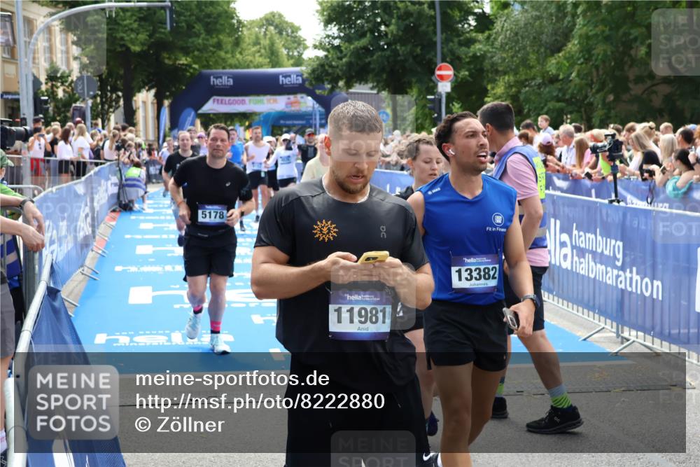 29.06.2025 - hella hamburg halbmarathon Zöllner http://msf.ph/oto/8222880 29.06.2025 11:27:13 Ziel 1444, 2699, 2751, 4824, 4826, 4877, 5178, 6249, 6270, 7446, 7447, 9152, 9966, 10240, 11247, 13090, 14801, 14894, 15024, 15471, 15725, 16182, 16331, 16821, 18851 meine-sportfotos.de
