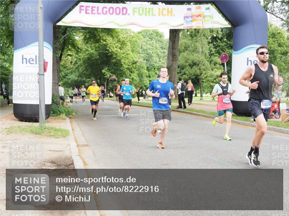 29.06.2025 - hella hamburg halbmarathon MichiJ http://msf.ph/oto/8222916 29.06.2025 10:24:41 Zwischen KM18-KM19 3809, 6704, 10384, 11120, 12044, 13798, 14622, 15348, 15415, 15931, 18237 meine-sportfotos.de