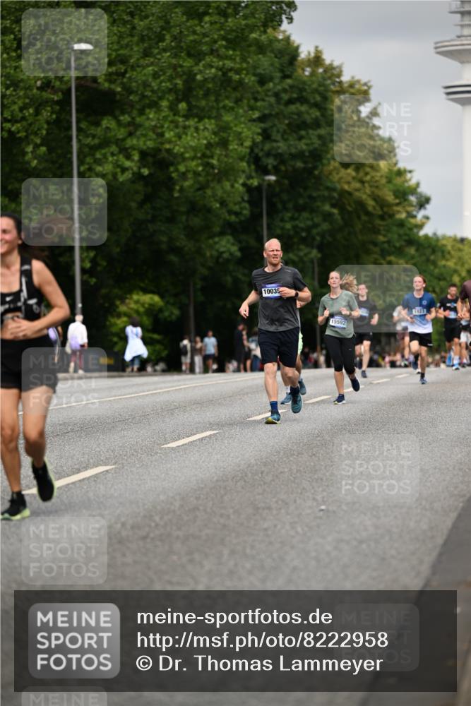 29.06.2025 - hella hamburg halbmarathon Dr. Thomas Lammeyer http://msf.ph/oto/8222958 29.06.2025 10:13:04 Kennedybrücke 1823, 2427, 3762, 4592, 4859, 6674, 7198, 9297, 9718, 9823, 9951, 9958, 10035, 10092, 10194, 10609, 10857 meine-sportfotos.de
